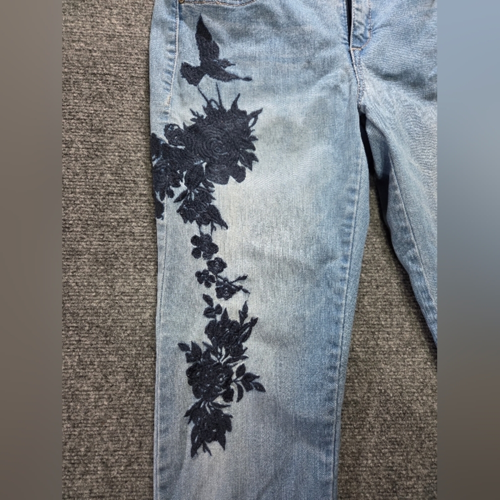 Vintage America Blues Bestie Jean 4/27 Floral Embroidered Straight Light Wash - Picture 6 of 14